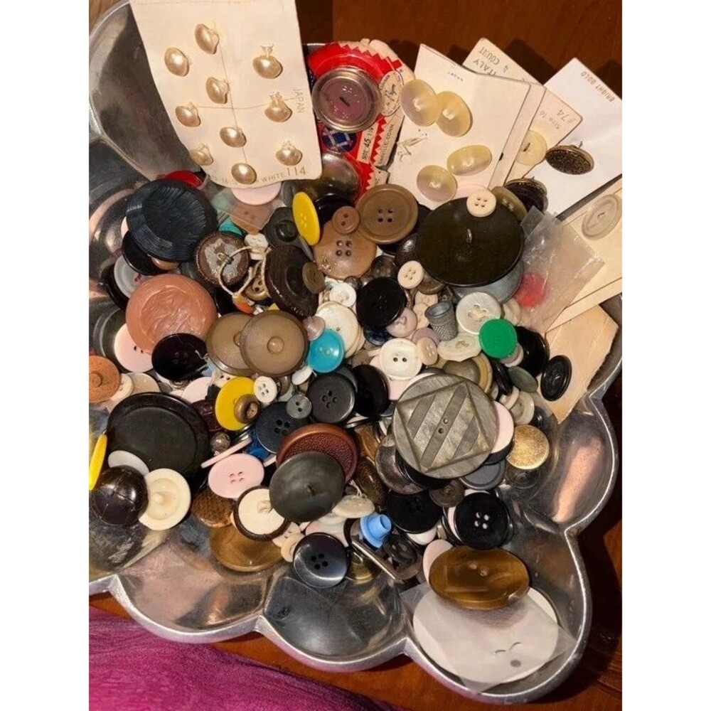 Vintage Button Assortment - Picture 2 of 4